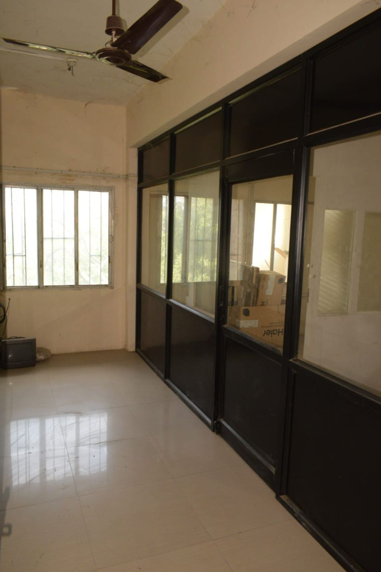 Semi Furnished Office for Rent in Capital Commercial Center, Ellisbridge, Ahmedabad